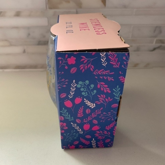 “Awesome Mom” Stemless Wine Glass (New in Box) - Picture 5 of 7